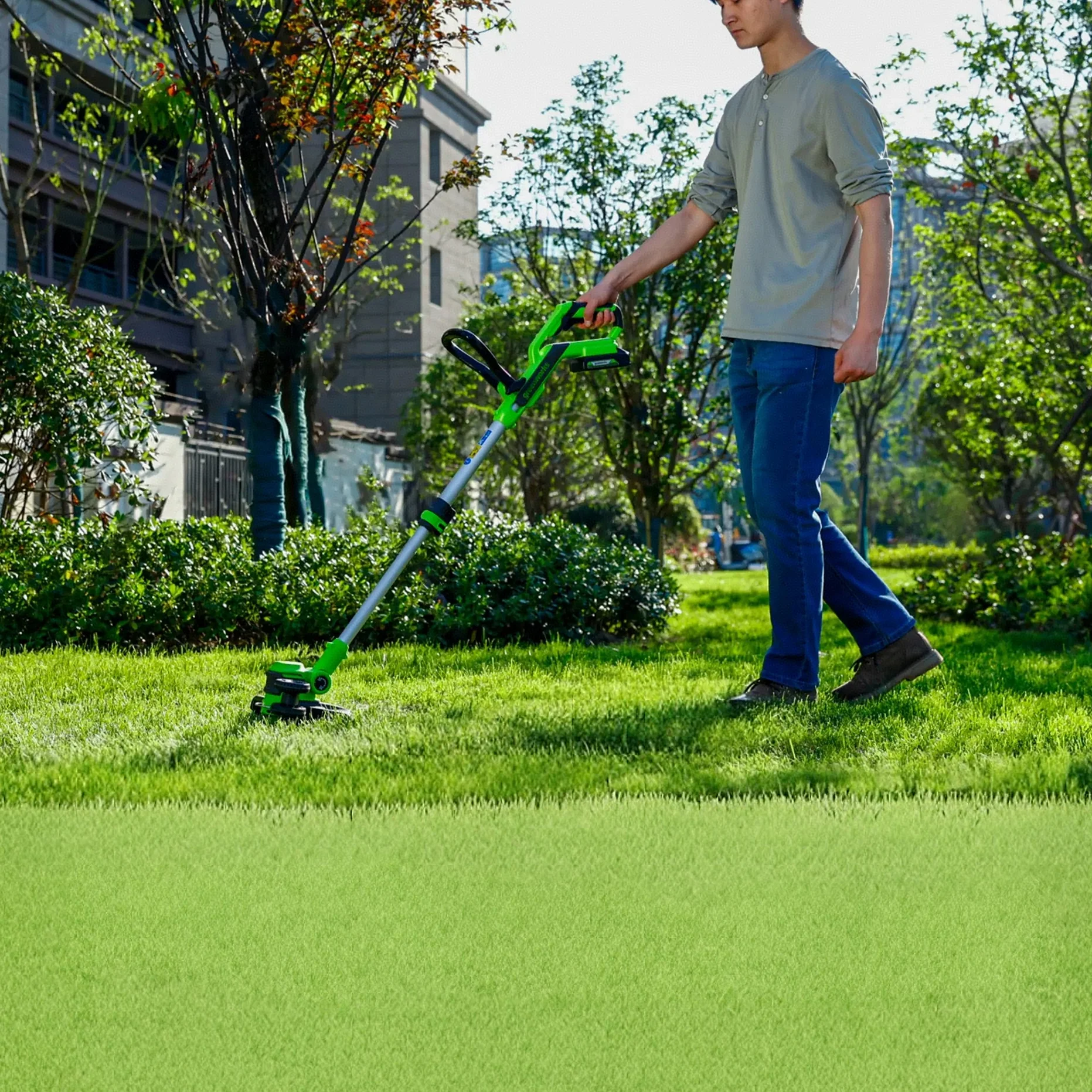 40V Grass Trimmer 33cm - 2Ah Battery - Image 3